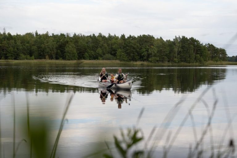 De Canoe Tribe Family | Kanovaren op de Zweedse meren