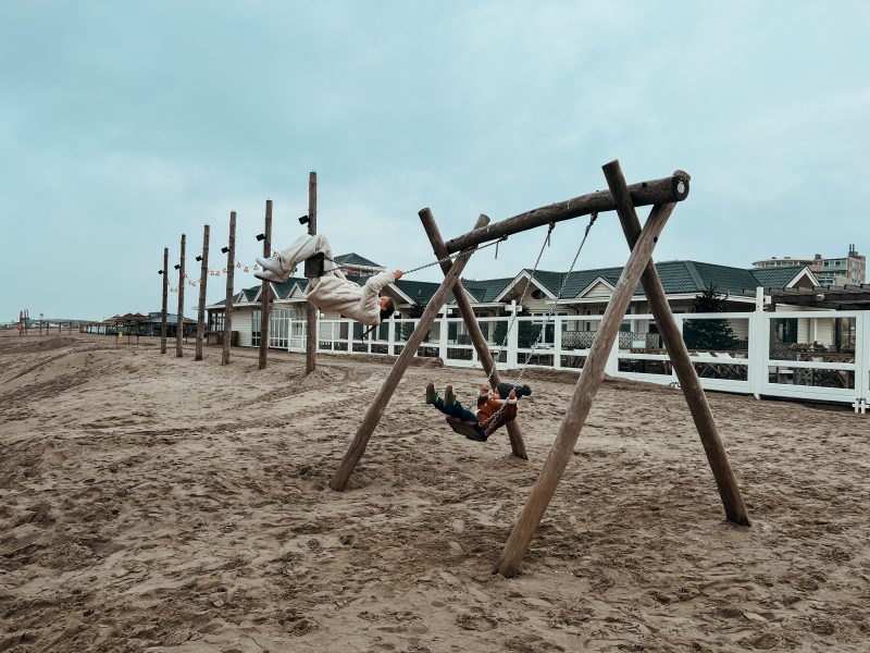 schommelen op het stand van noordwijk
